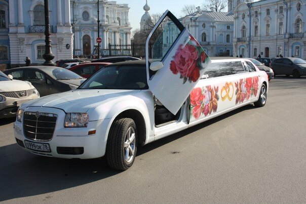 Лимузин Crysler 300С с ламбо дверями
